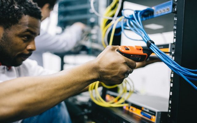 Pentingnya Memilih Distributor Genset Surabaya Resmi